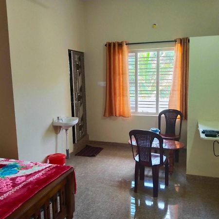 Oyo 8206 K J Residency Hotel Mysore Bagian luar foto