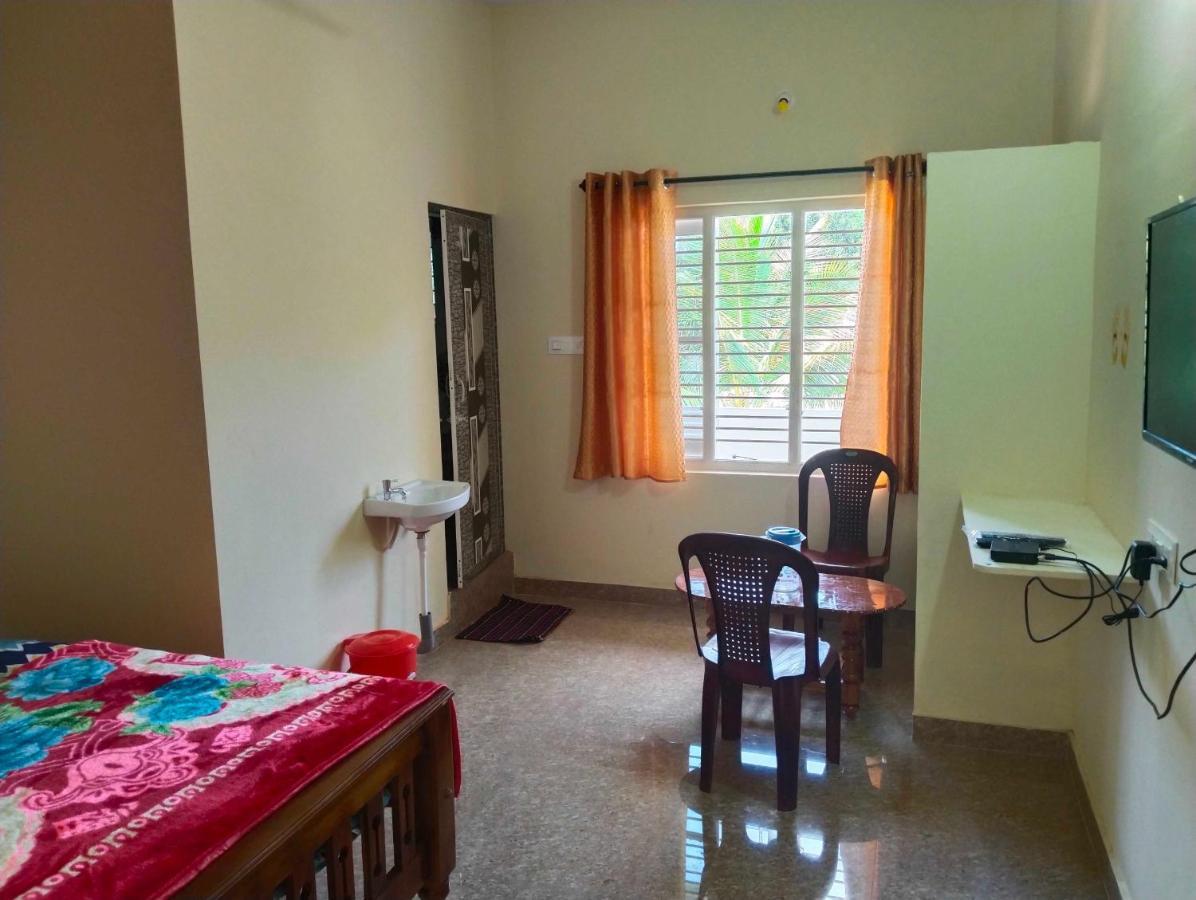 Oyo 8206 K J Residency Hotel Mysore Bagian luar foto